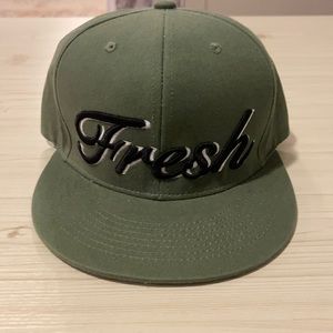 Stay “FRESH” 💚 🖤 flat bill